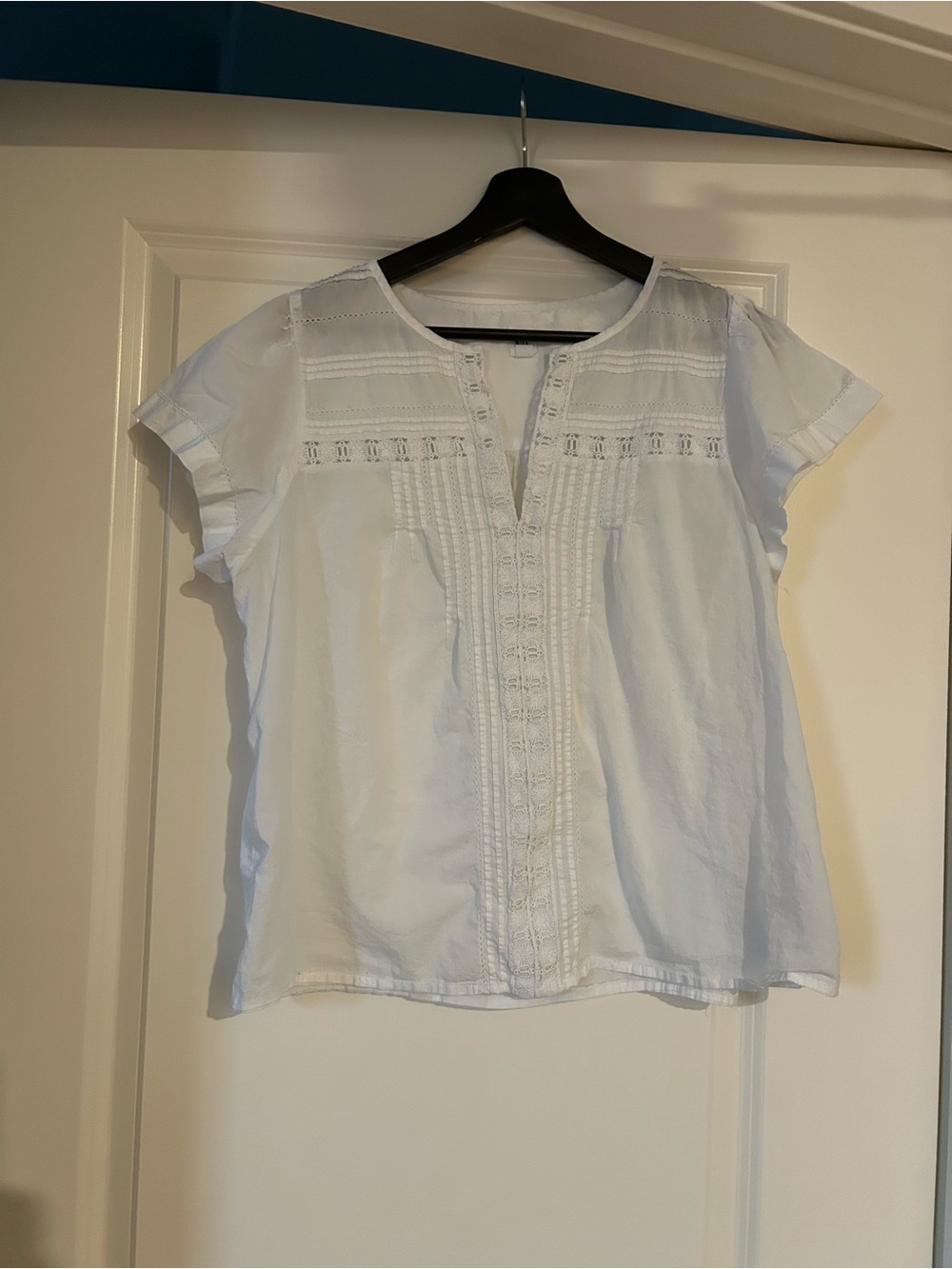 GAP White Short Sleeve Eyelet Pintuck Blouse
